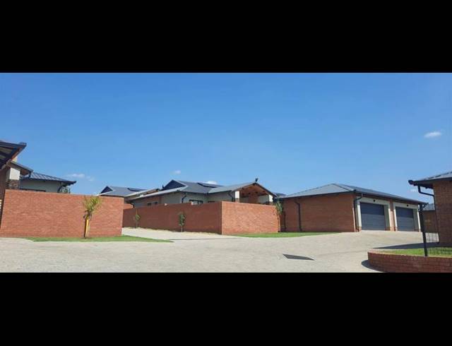 3 BEDROOM HOUSE FOR SALE IN SIX FOUNTAINS RESIDENTIAL ESTATE